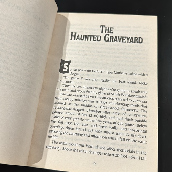 The Haunted Graveyard: True Ghost Stories - Scholastic Paperback Novel - Picture 9 of 9